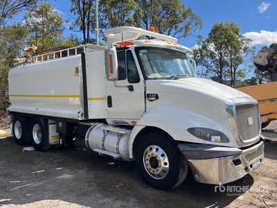 2014 Cat CT610 6x4 Crew Cab شاحنة مياه