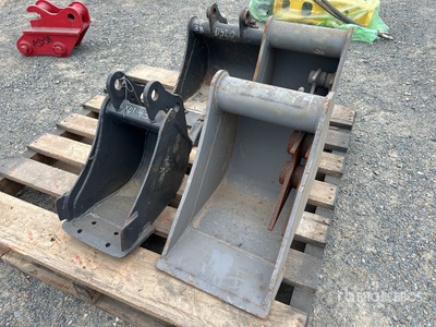 Quantity of (3) Cleanup & (1) Digging Excavator Bucket