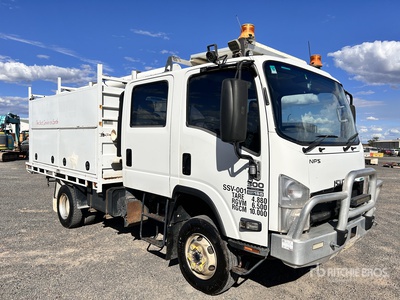 2014 Isuzu NPS 300 4x4 Crew Cab Service Truck