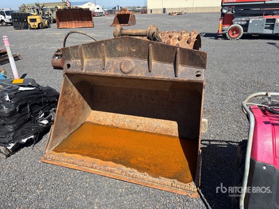 2002 TE 1800 mm Q/C Hydraulic Tilting Excavator Bucket - Fits Komatsu PC220