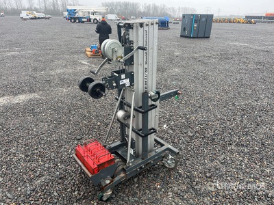 2012 Wienold Material Lift