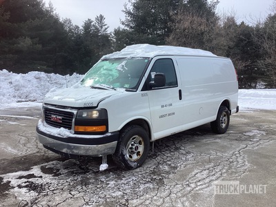 2015 GMC Savana 4x2 Kastenwägen