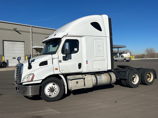 2019 Freightliner Cascadia 113 6x4 T/A Sleeper Truck Tractor