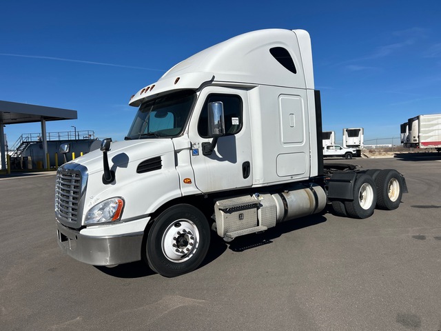 2019 Freightliner Cascadia 113 6x4 T/A Sleeper Truck Tractor
