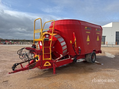 2013 Gyrax Gyramix 240 SD TPF Melangeuse Distributrice 1 Essieu مغذية المواشي