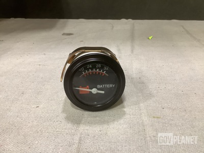 (114) Maxima Technologies 831CU Voltmeters