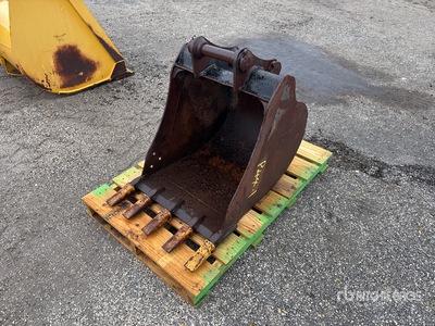 24 in Digging Excavator Bucket - Fits Cat 305