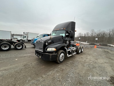 2015 Mack CXU613 Pinnacle 6x4 Ciągnik siodłowy T/A z kabiną dzienną