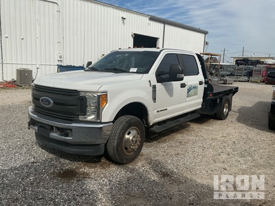 2017 Ford F-350 XL 4x2 Crew Cab شاحنة مسطحة