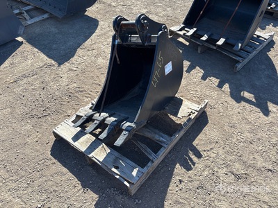 Yanmar 18 in Digging Excavator Bucket - Fits Yanmar VIO 45/55 (Unused)