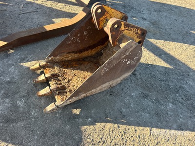 24 in Digging Excavator Bucket - Fits Excavator