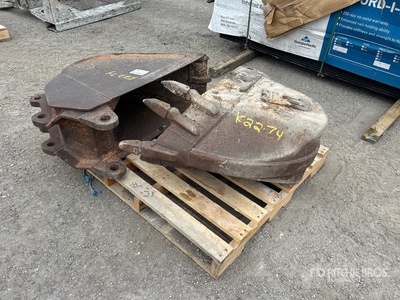 Quantity of (2) دلو حفارة