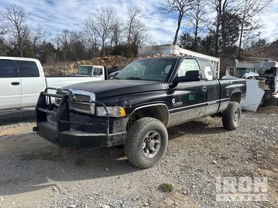2001 Ram 2500 4x4 Extended Cab بيك اب