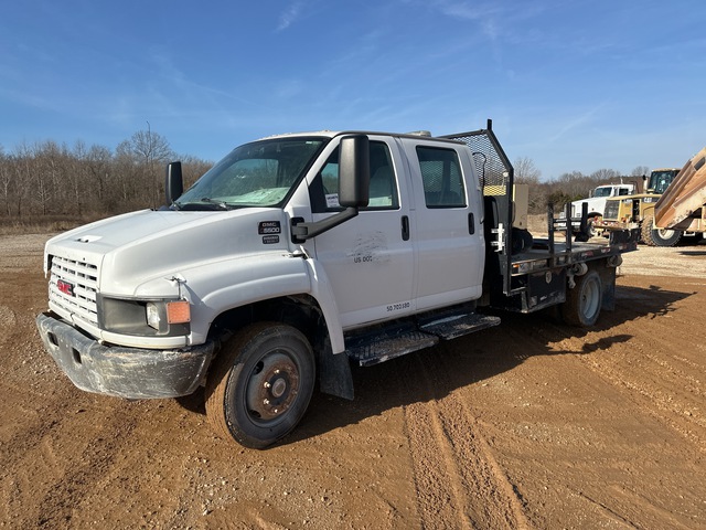 2007 GMC 5500 4x2 Crew Cab Flatbed Truck