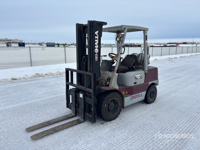 Halla HLF30 5292 lb Pneumatic Tire Forklift