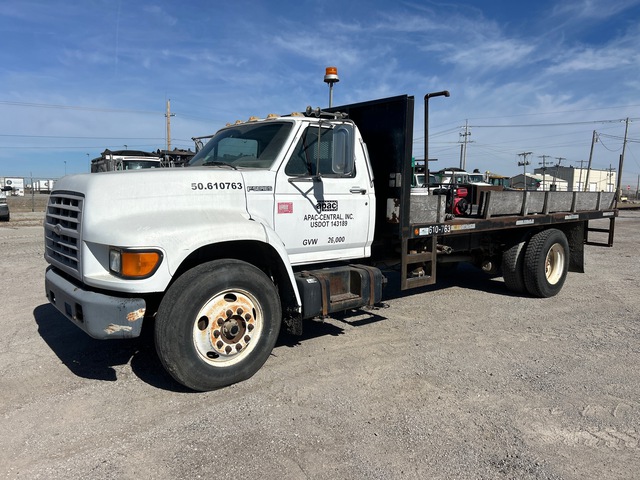1999 Ford F800 4x2 Flatbed Truck