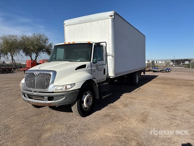 2004 International 4300 4x2 Kastenwägen