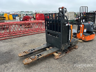2022 Doosan BER30S-9 6020 lb Electric Pallet Jack