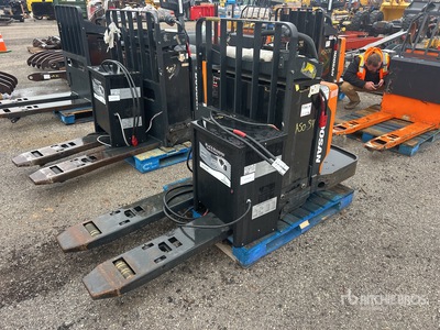 2022 Doosan BER30S-9 6020 lb Electric Pallet Jack