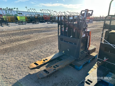 2022 Doosan BER30S-9 6020 lb Electric Pallet Jack