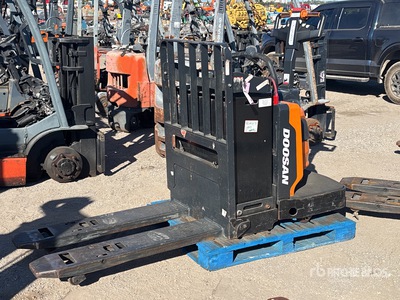 2022 Doosan BER30S-9 6020 lb Pallet Jack