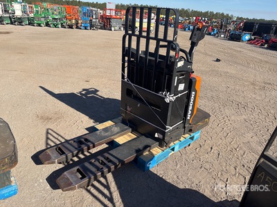 2022 Doosan BER30S-9 6020 lb Electric Pallet Jack