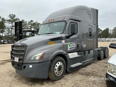 2019 Freightliner Cascadia 126 6x4 Cabeza Tractora Cabina Dormitorio (Inoperable)