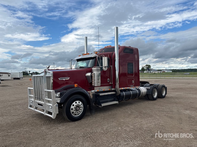 2007 Kenworth W900 6x4 T/A Sleeper Truck Tractor