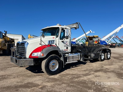 2018 Mack GU813 6x4 Roll-Off Truck