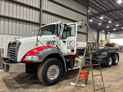 2018 Mack GU813 6x4 6x4 Ciężarówka typu Roll-Off