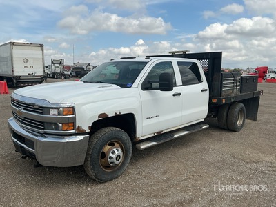 2015 Chevrolet Silverado 3500HD WT 4x4 Crew Cab Flatbed Truck