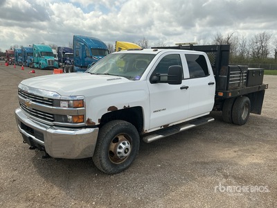 2015 Chevrolet Silverado 3500HD WT 4x4 Crew Cab Flatbed Truck