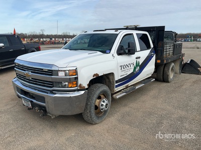 2015 Chevrolet Silverado 3500HD WT 4x4 Crew Cab Camion à Plateau