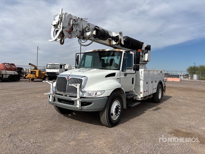 2011 Altec DM47TR on 2011 International 4300 4x2 Digger Derrick Truck
