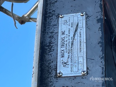 2000 Mack RD688S トラックトラクター（T/A）