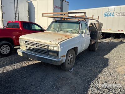1989 Chevrolet R3500 4x2 Flatbed Truck