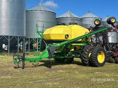 2012 John Deere 1910 350 bu Tow-Behind Air Cart