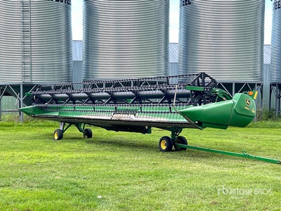 2010 John Deere 635D 35 ft Draper Combine Header