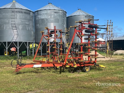 Bourgault Commander 34-38 36 ft Cultivator
