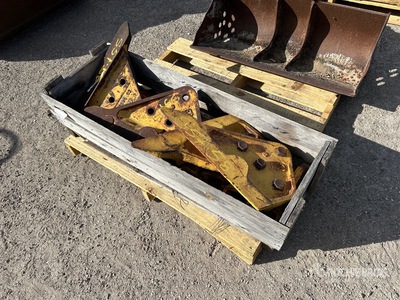 Quantity of Cat Bucket Side Cutters and Teeth