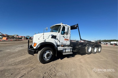 2005 Mack CV713 6x4 Roll-Off Truck