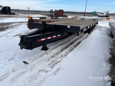 2004 Towmaster T-50 31 ft Tri/A Equipment Trailer