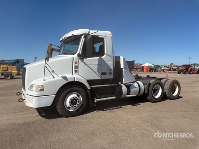 2015 Volvo VNM 6x4 Cabeza Tractora Cabina Dormitorio