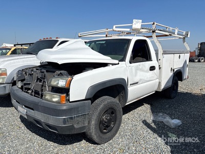 2006 Chevrolet Silverado 2500HD 4x2 Utility Truck