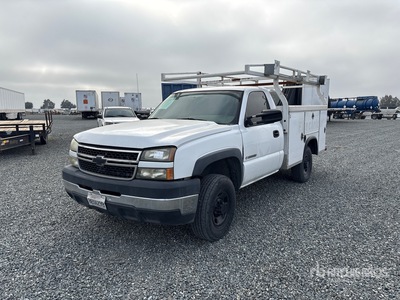 2006 Chevrolet Silverado 2500HD 4x2 Utility Truck