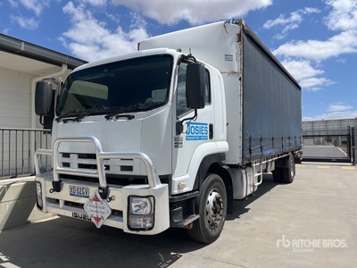 2008 Isuzu Curtain Side Truck