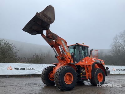 2017 Doosan DL350-5 Pala gommata