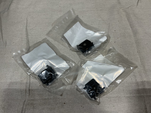 (165) General Dynamics 013219 3 Pole Connectors