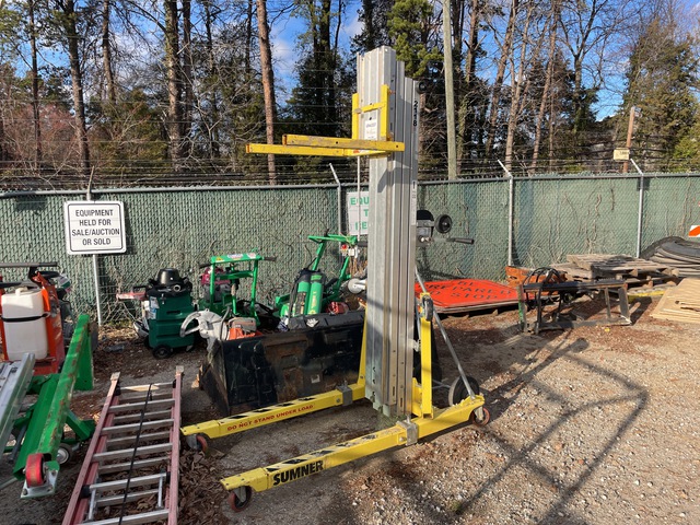 2022 Sumner 2118 Material Hoist