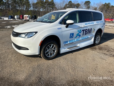2022 Chrysler Voyager Minicamioneta